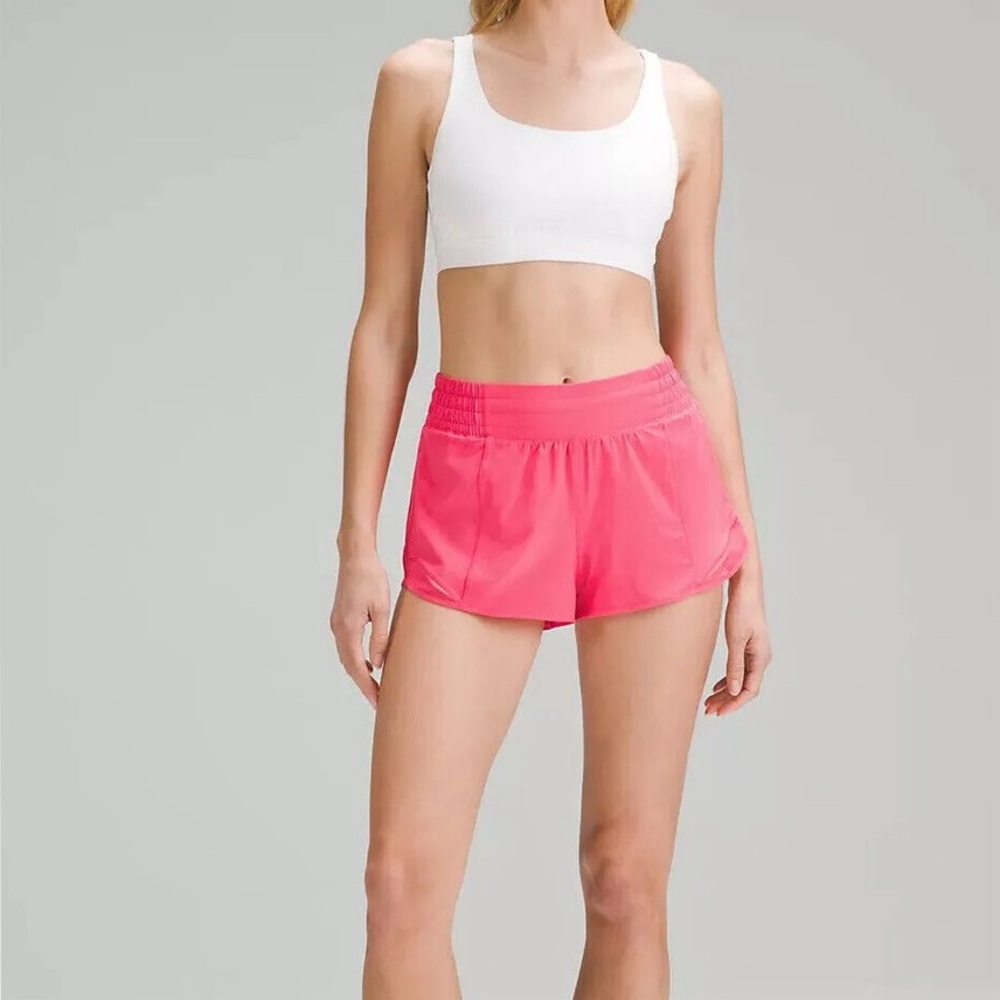 Lip Gloss Hotty Hot High-Rise Short 2.5” Lululemon - Picture 10 of 10